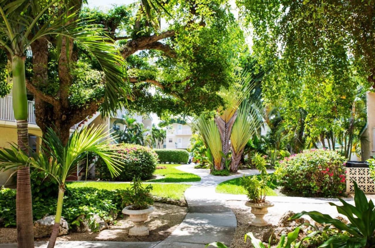 Beach Living At Plantation Village Blgs ジョージ・タウン エクステリア 写真